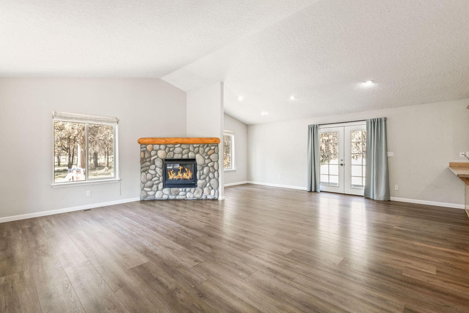 Photo of 16062 Waddell Road 8 of 44
