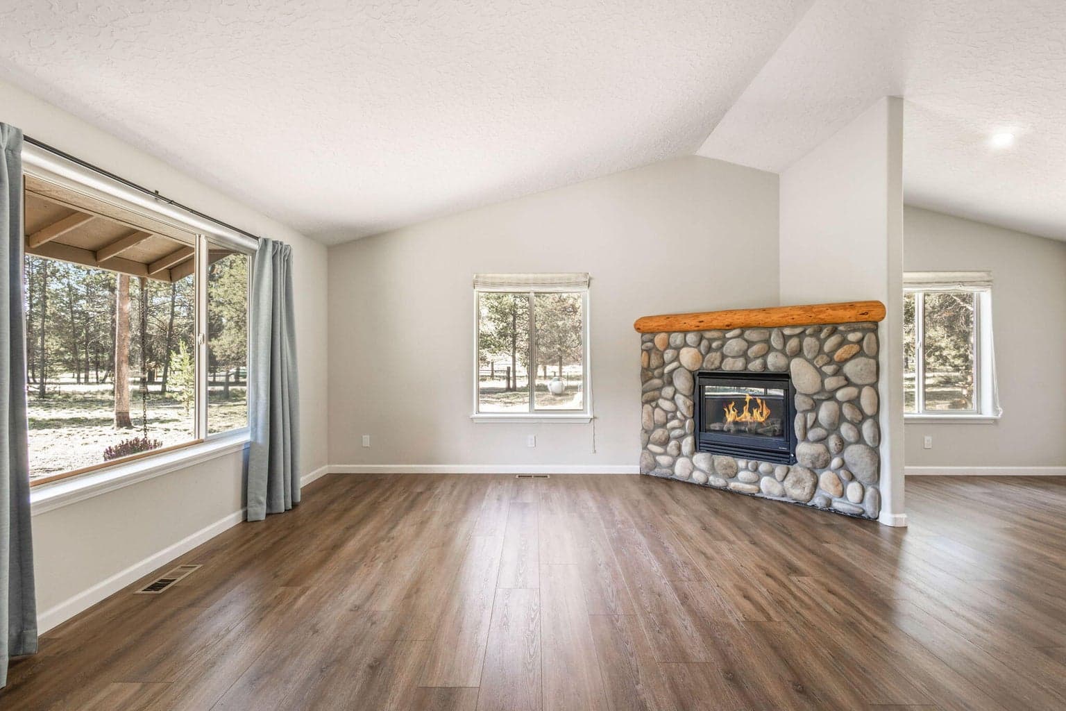 Photo of 16062 Waddell Road 4 of 44