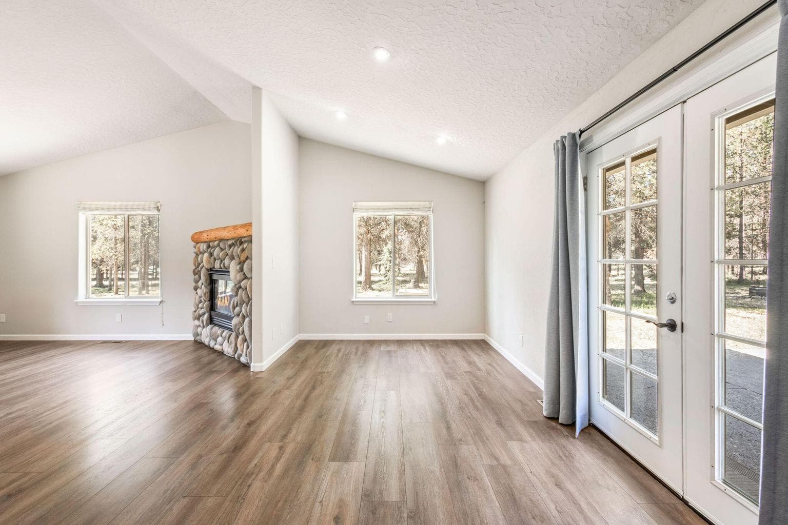 Photo of 16062 Waddell Road 6 of 44