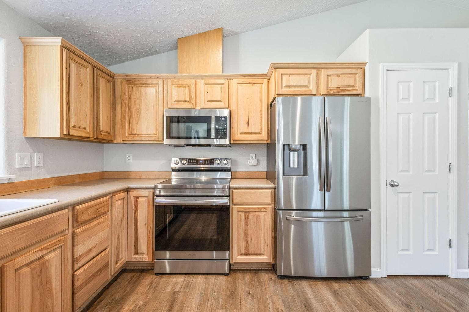 Photo of 16062 Waddell Road 14 of 44