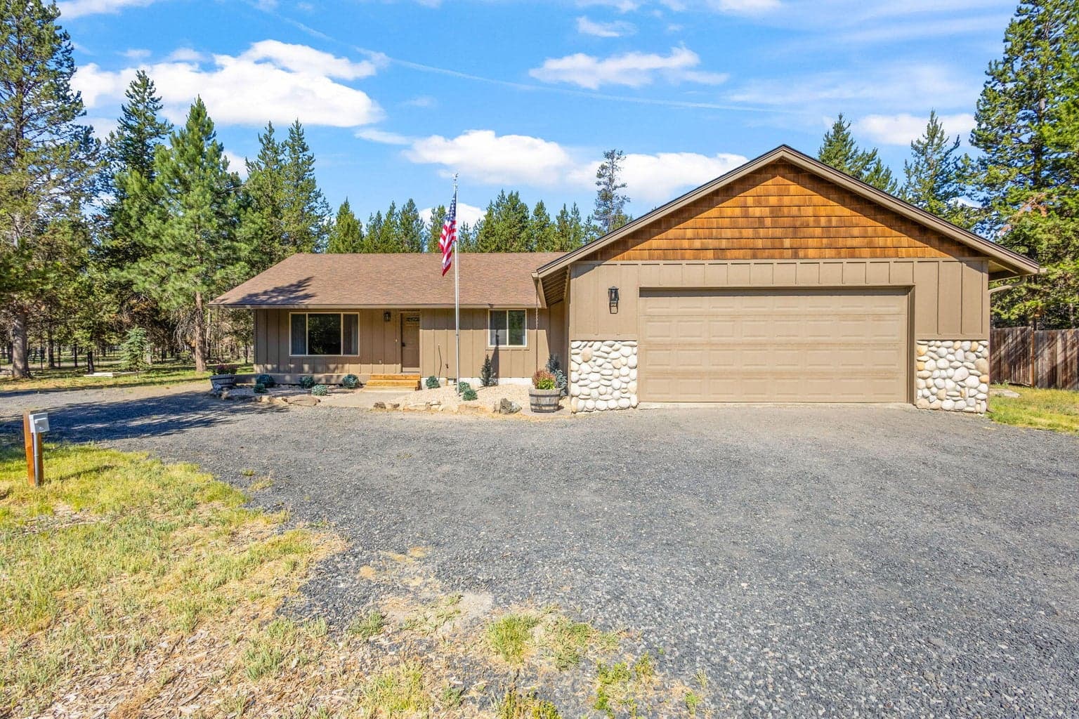 Photo of 16062 Waddell Road 2 of 44