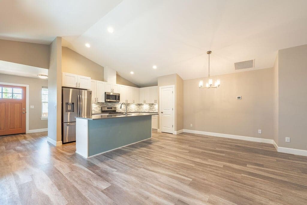 Photo of 3330 NW Birch Avenue 8 of 47