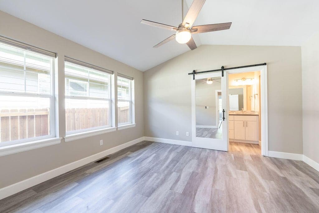 Primary bedroom - barn door with full length mirror