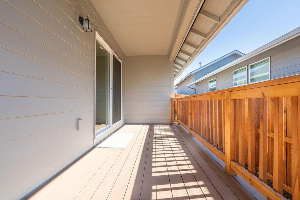 Porch off the kitchen - offer sunshade which is retracable