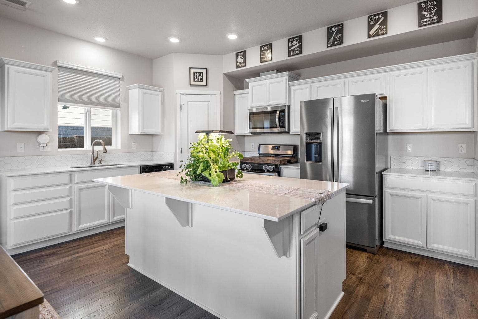Photo of 1221 NW Varnish Avenue NW 6 of 27