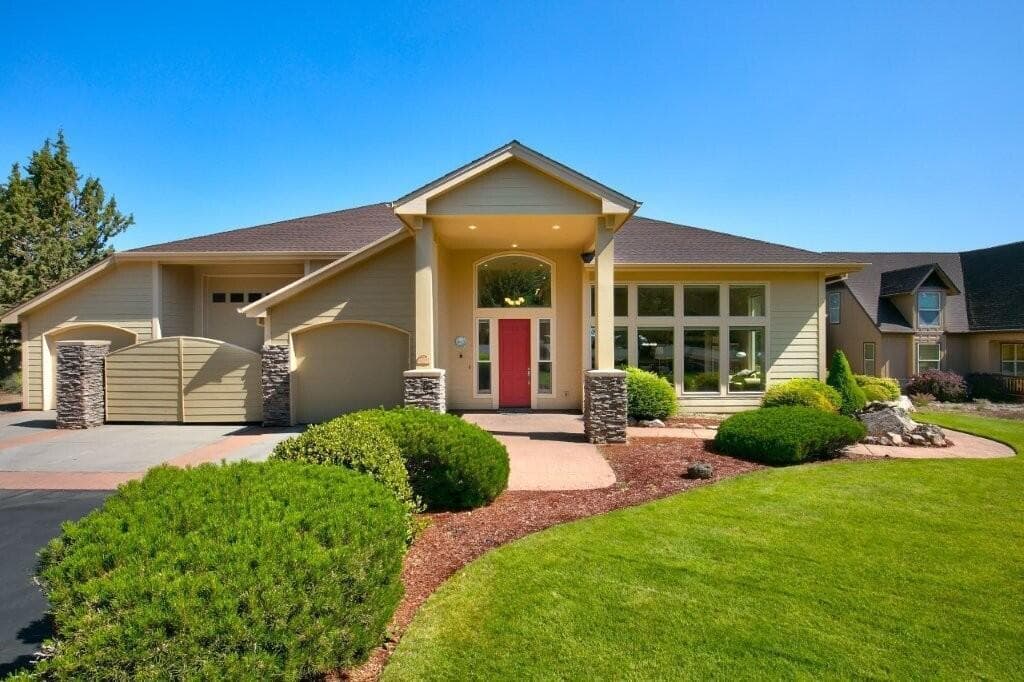 Photo of 8939 Eagle Crest 1 of 23