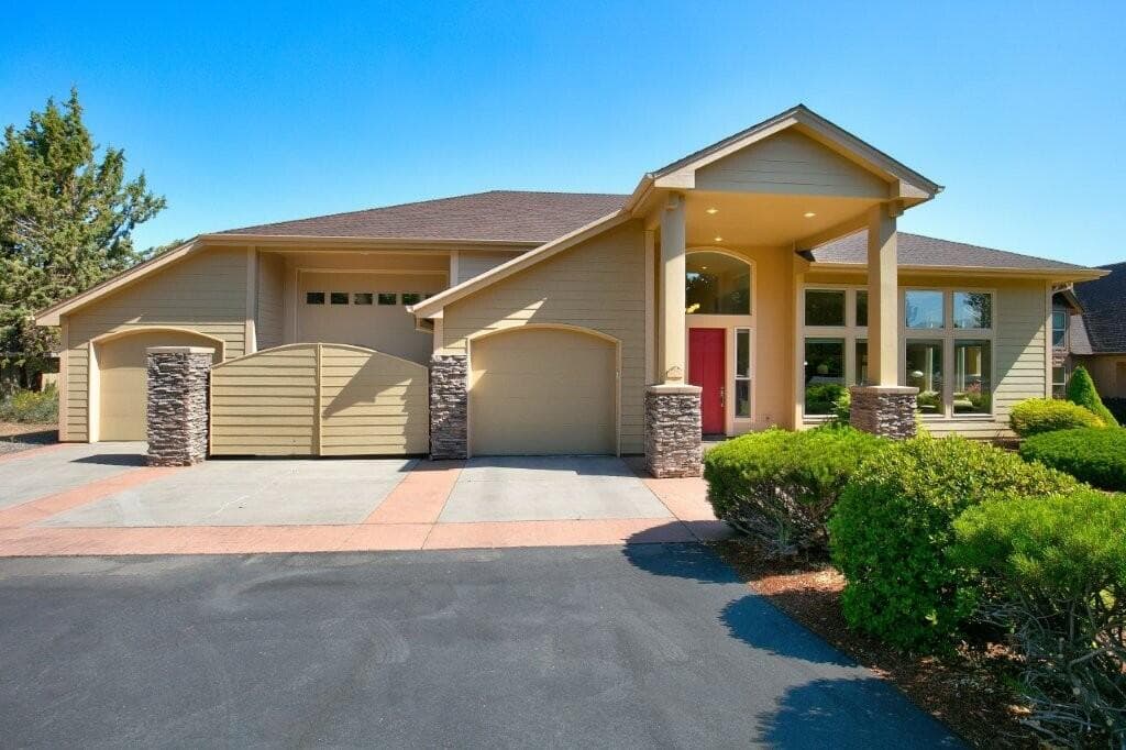Photo of 8939 Eagle Crest 2 of 23