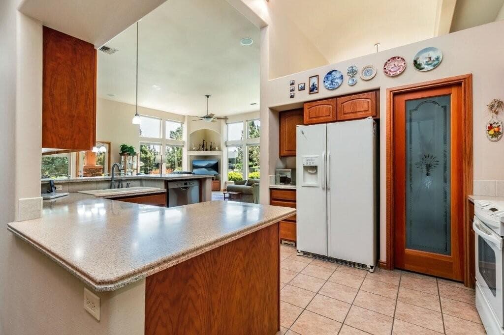 Photo of 8939 Eagle Crest Boulevard 8 of 23