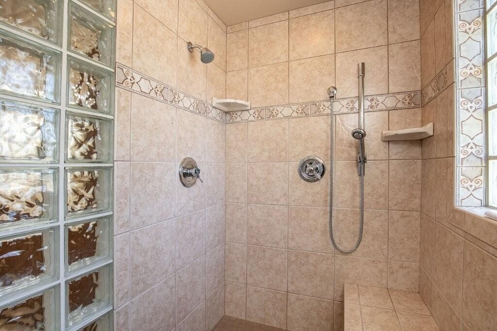 Photo of 8939 Eagle Crest Boulevard 12 of 23