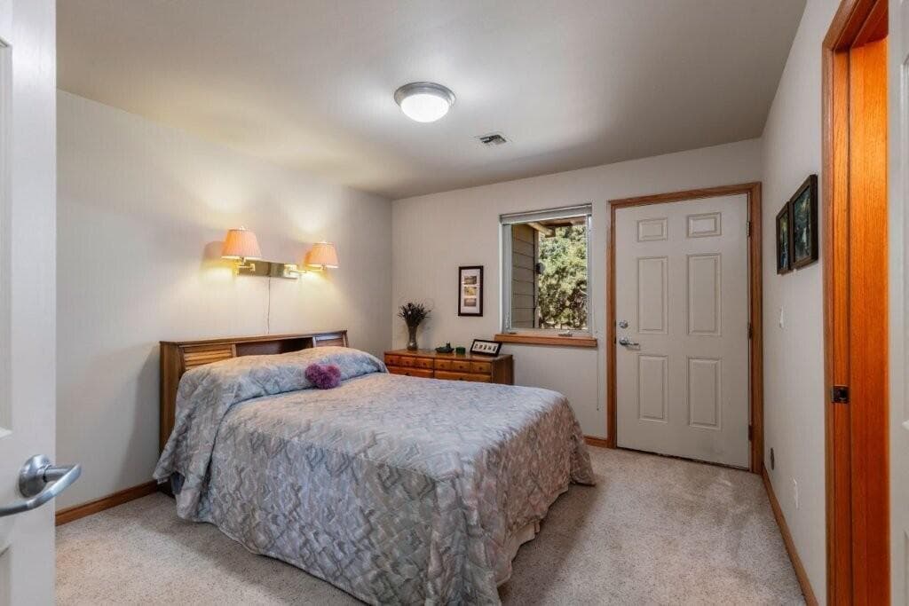 Photo of 8939 Eagle Crest Boulevard 15 of 23