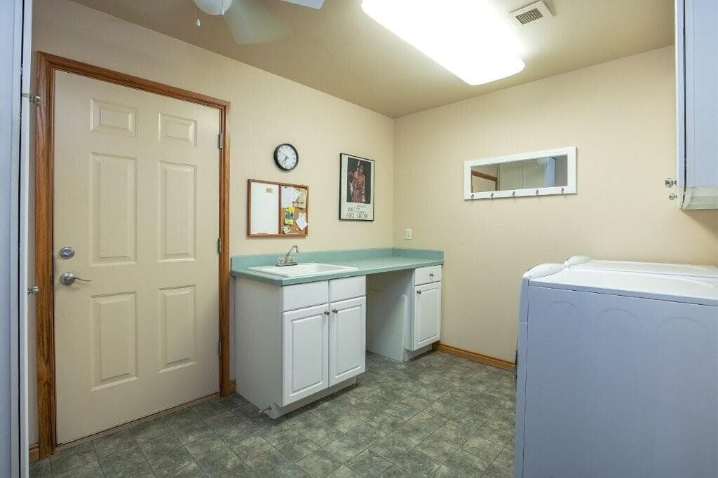 Photo of 8939 Eagle Crest Boulevard 16 of 23