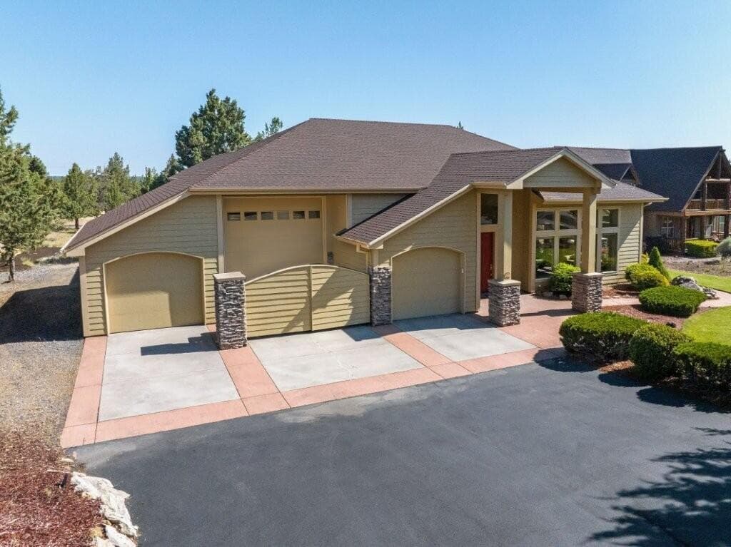 Photo of 8939 Eagle Crest Boulevard 20 of 23