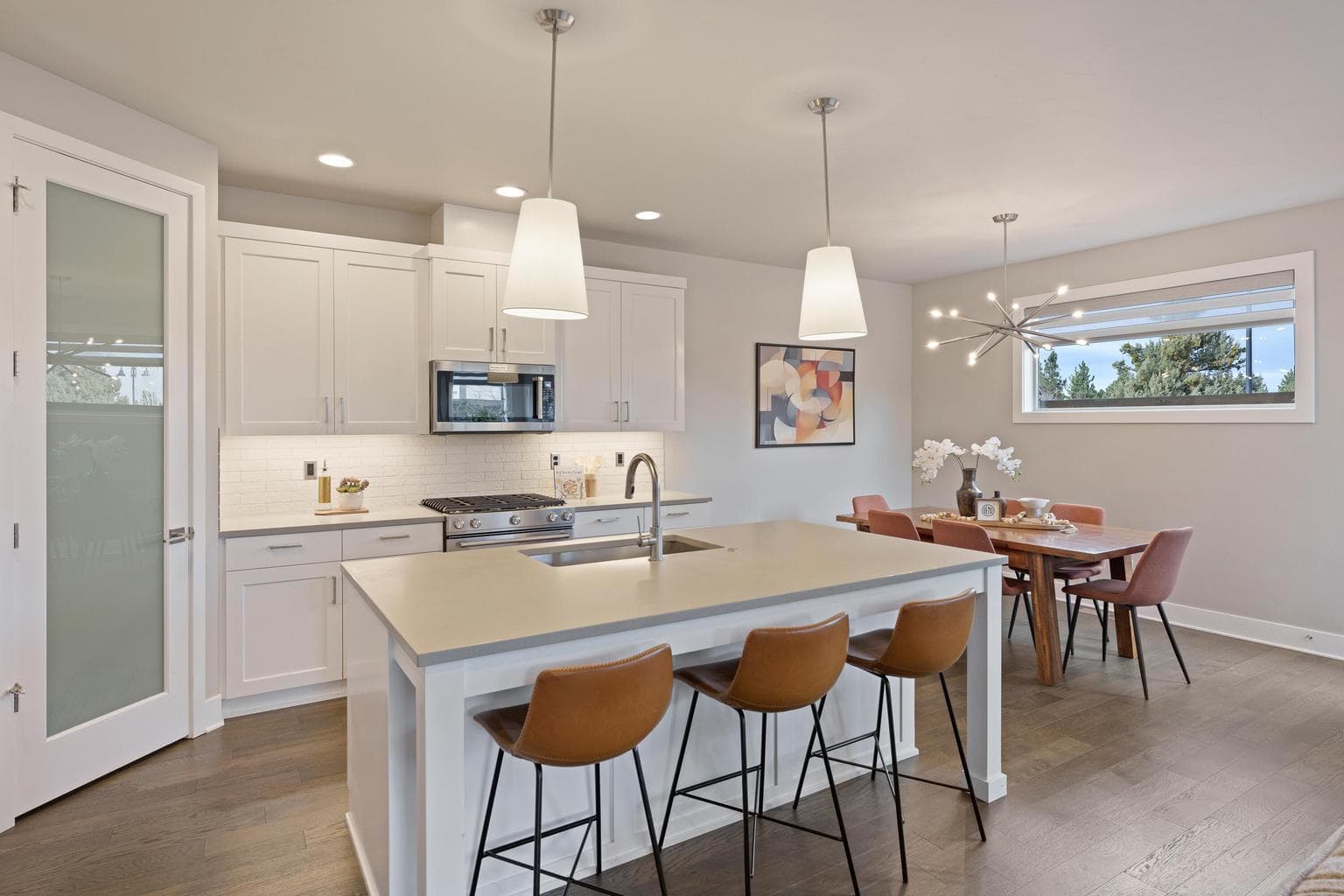 Photo of 2634 NW Rippling River Court 10 of 39