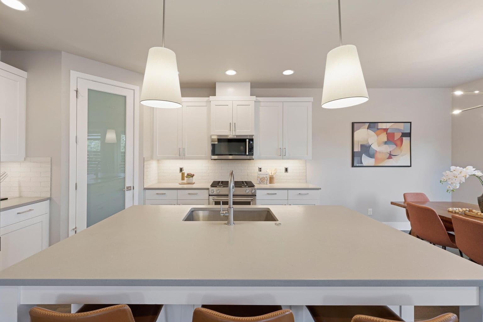Photo of 2634 NW Rippling River Court 11 of 39
