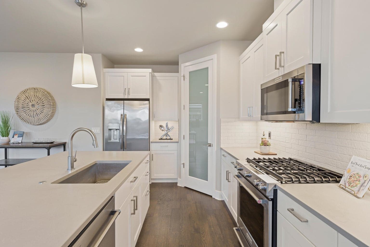 Photo of 2634 NW Rippling River Court 13 of 39