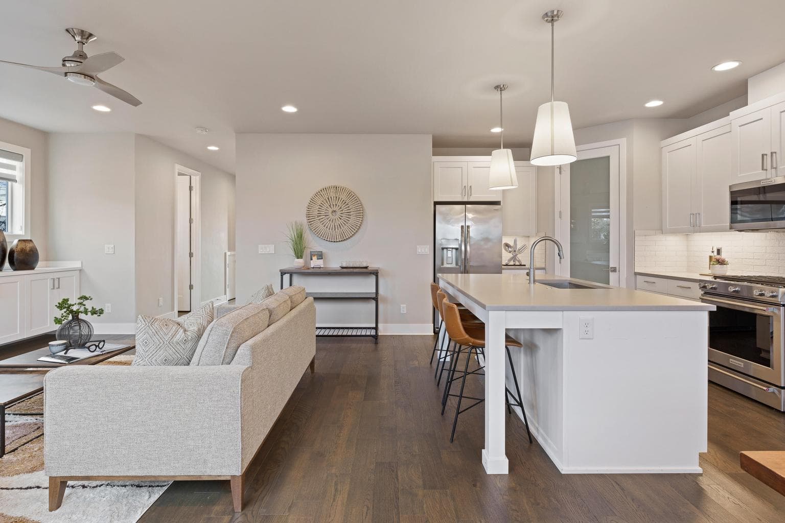 Photo of 2634 NW Rippling River Court 16 of 39
