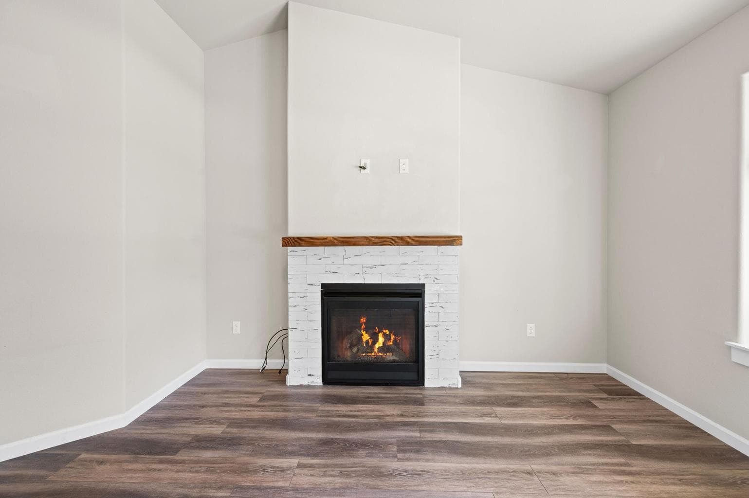 Photo of 490 Brookstone 5 of 25