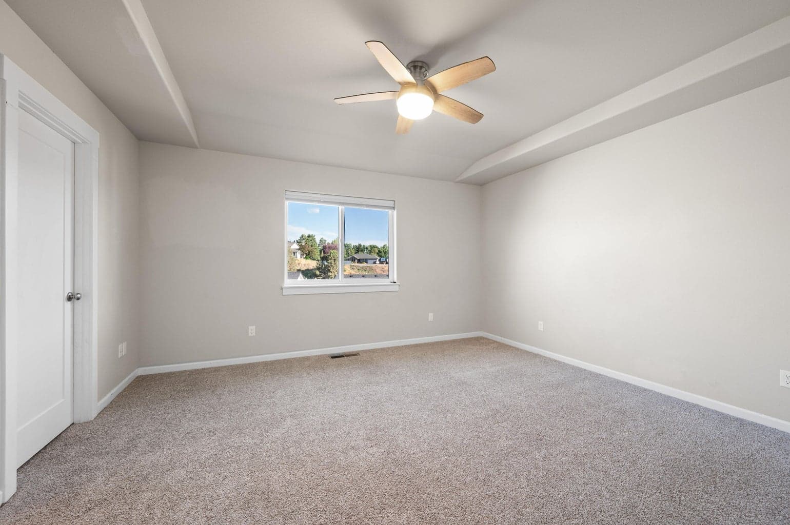 Photo of 490 NE Brookstone Drive 14 of 25