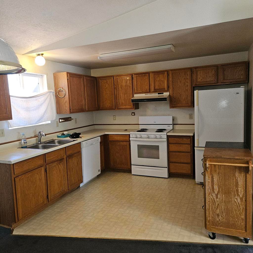 Photo of 3157 SW Pumice Avenue 10 of 19