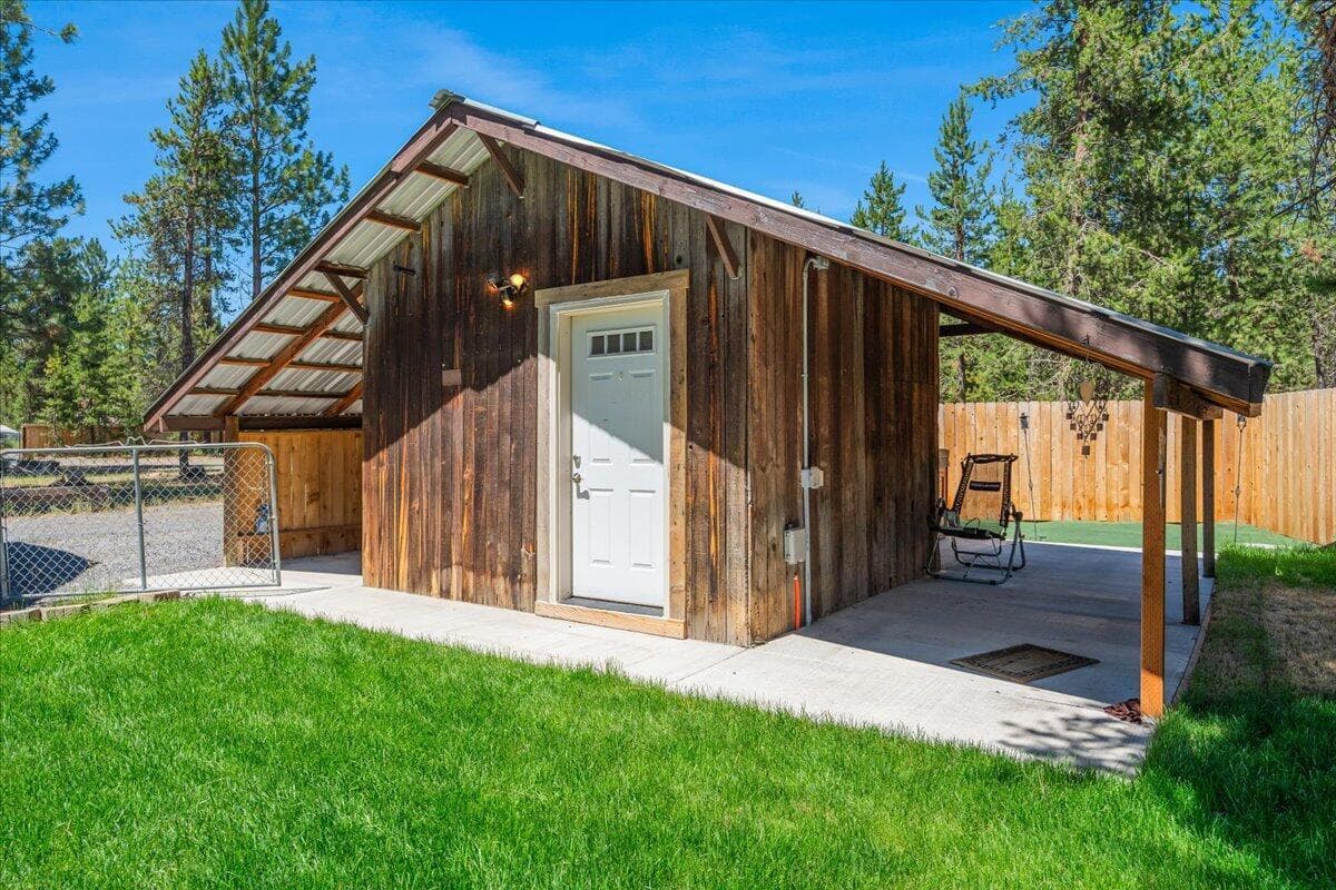 Storage Bldg is hot tub ready at private back patio.