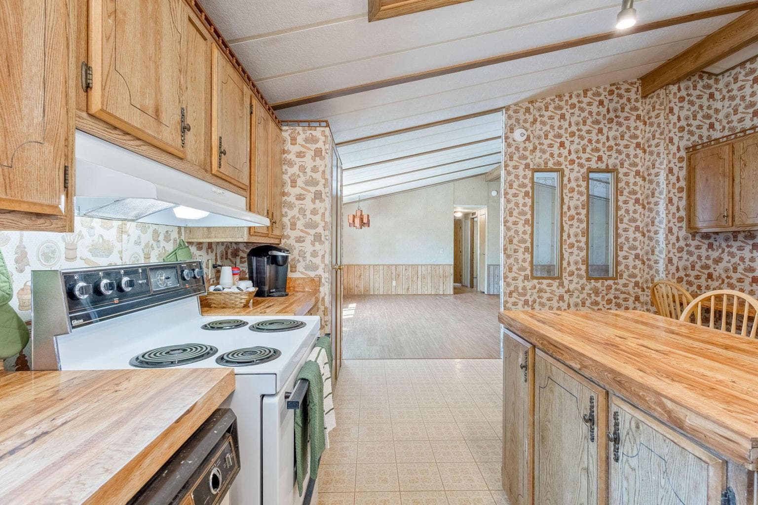 Photo of 3844 NE Butte Lane 13 of 42