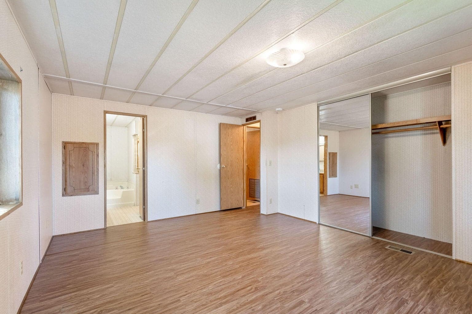 Photo of 3844 NE Butte Lane 17 of 42