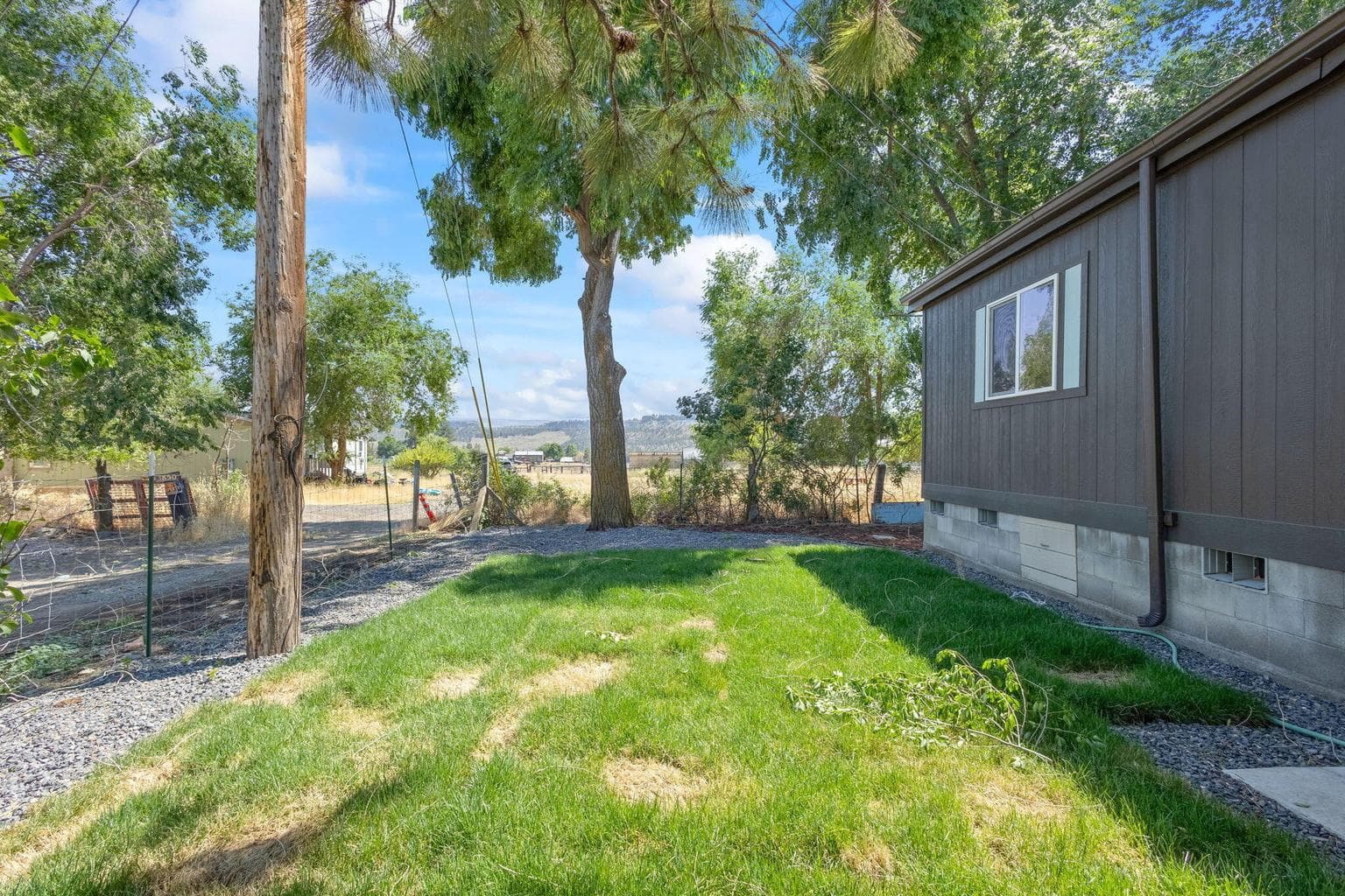 Photo of 3844 NE Butte Lane 32 of 42