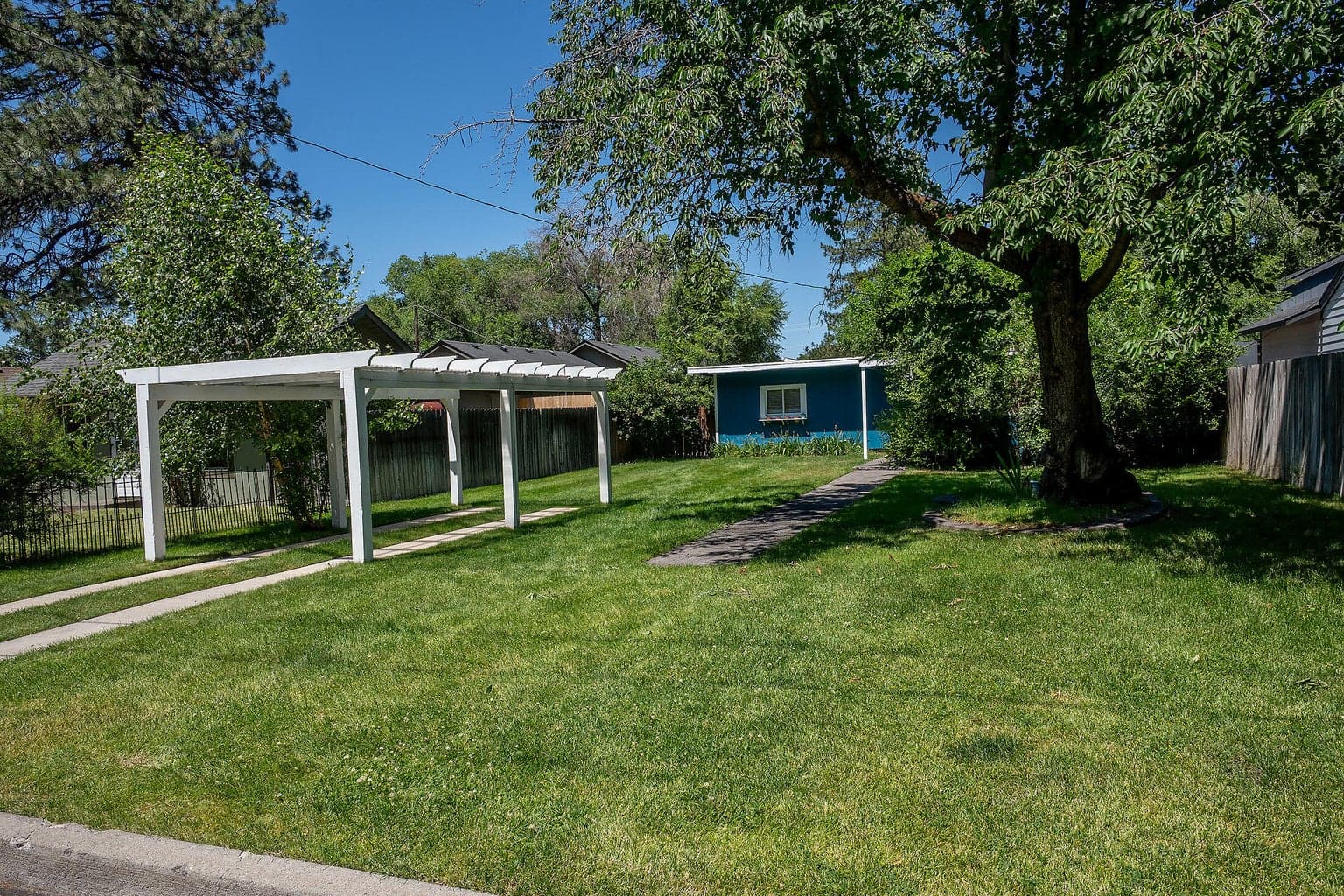 Charming, picturesque, close to everything Bend and Central Oregon have to offer. Spotless, light & bright, fresh paint. Includes guest cottage!
