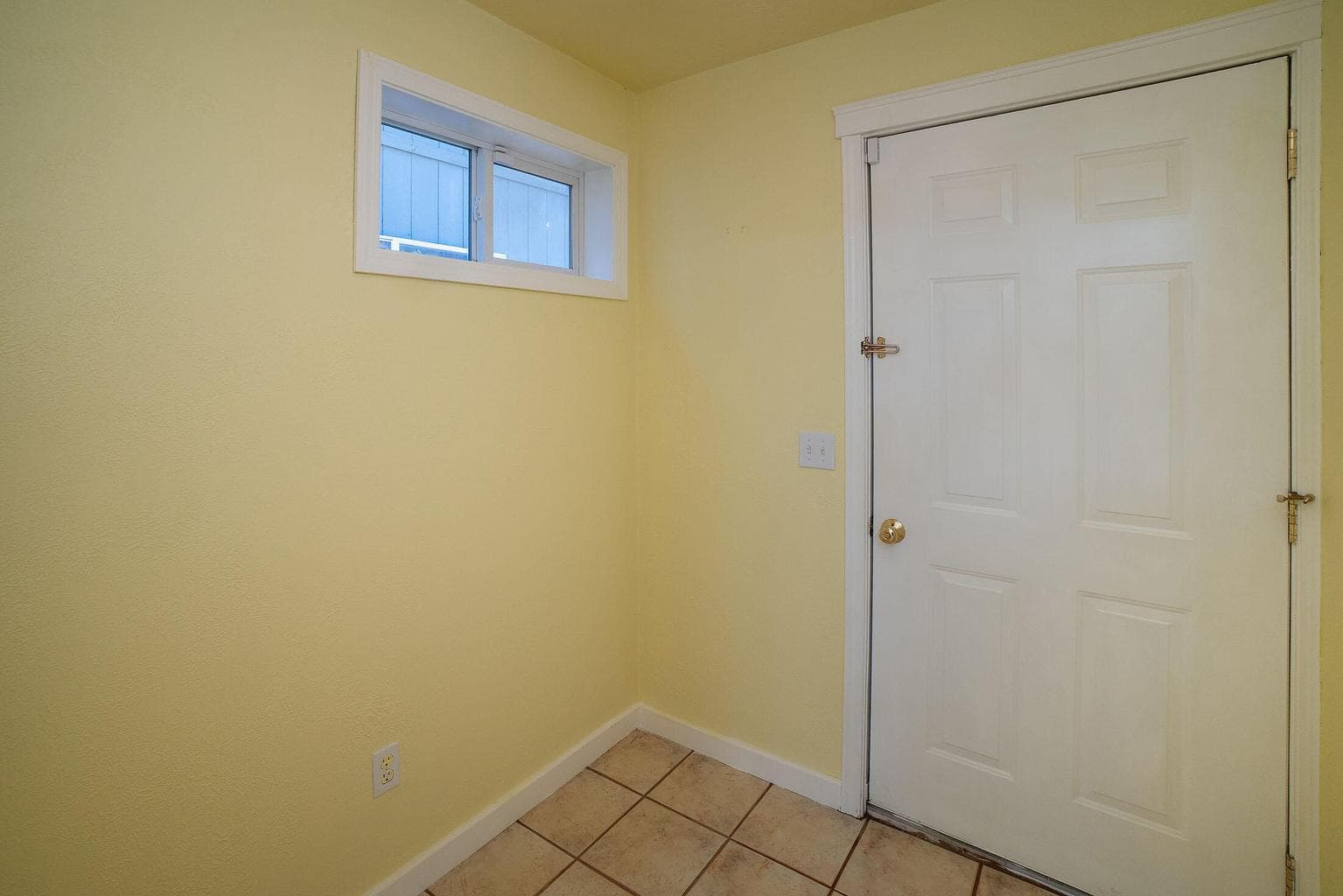 Back entry to the guest cottage from the alley is an air-lock entry great for estra storage or bicycle, too.