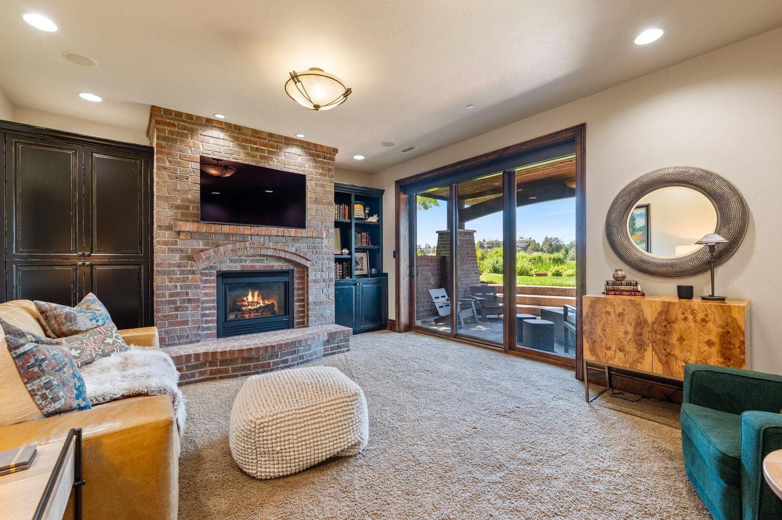 Photo of 865 SW Theater Drive 19 of 40