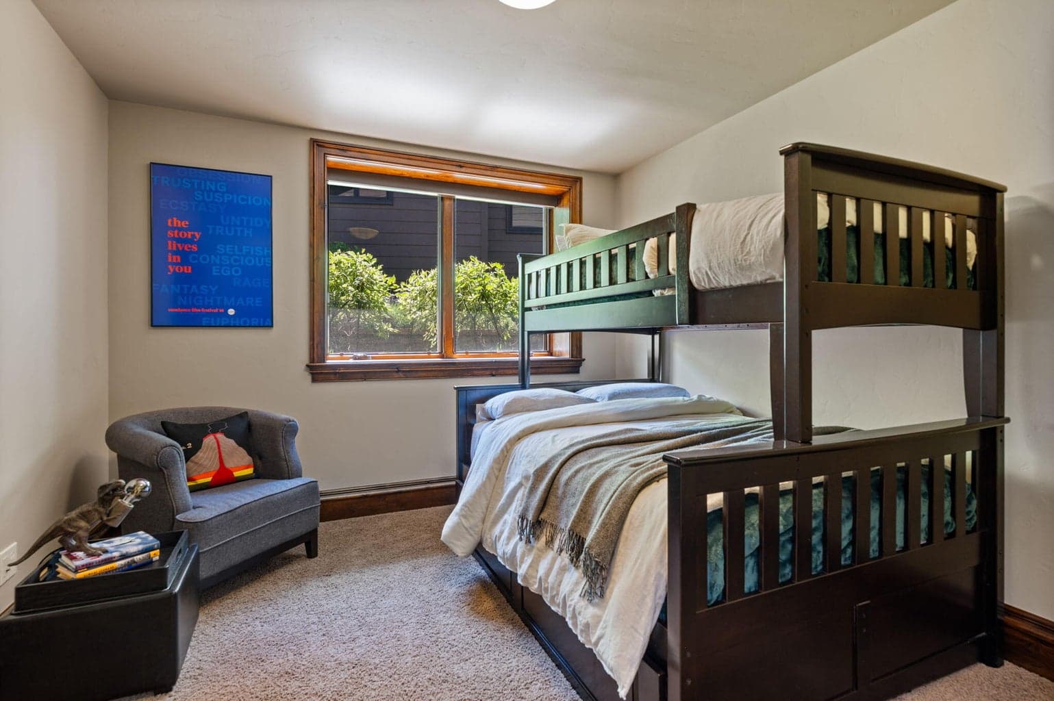 Photo of 865 SW Theater Drive 23 of 40