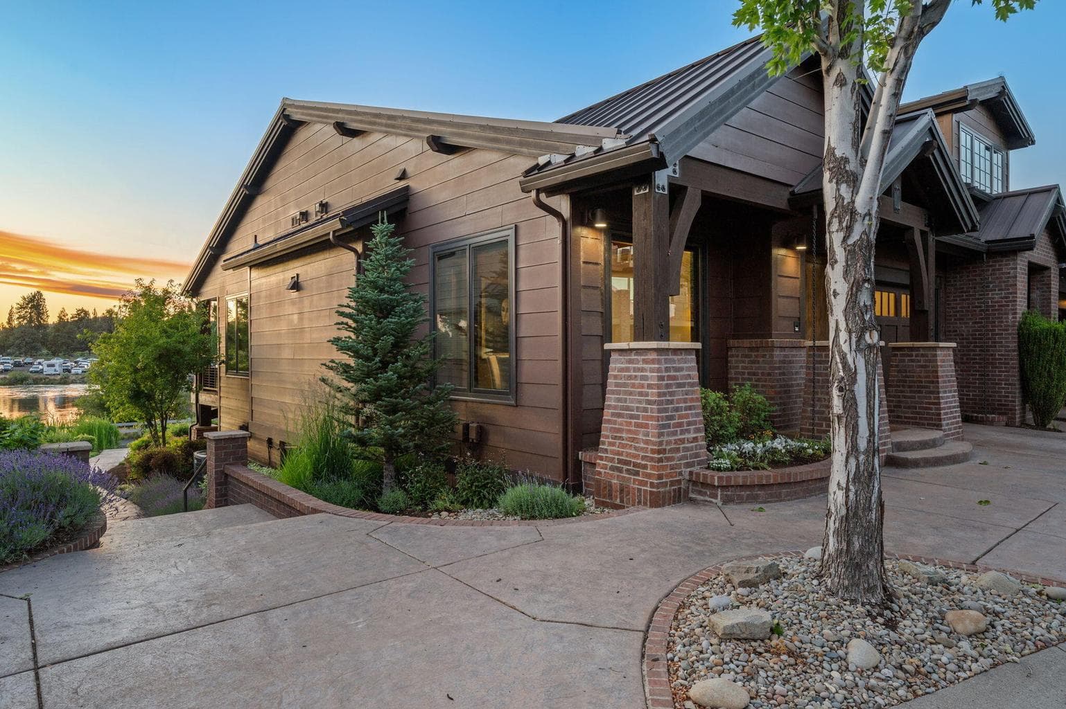 Photo of 865 SW Theater Drive 39 of 40