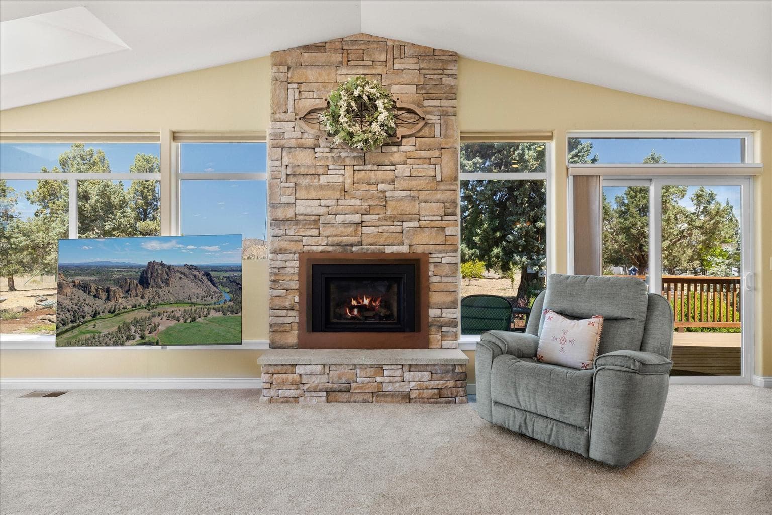 Great room with vaulted ceilings
