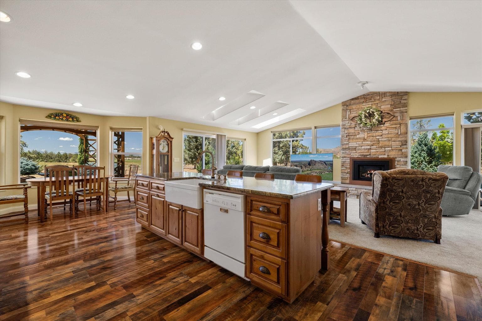 Photo of 6511 NE 41st Street 24 of 76