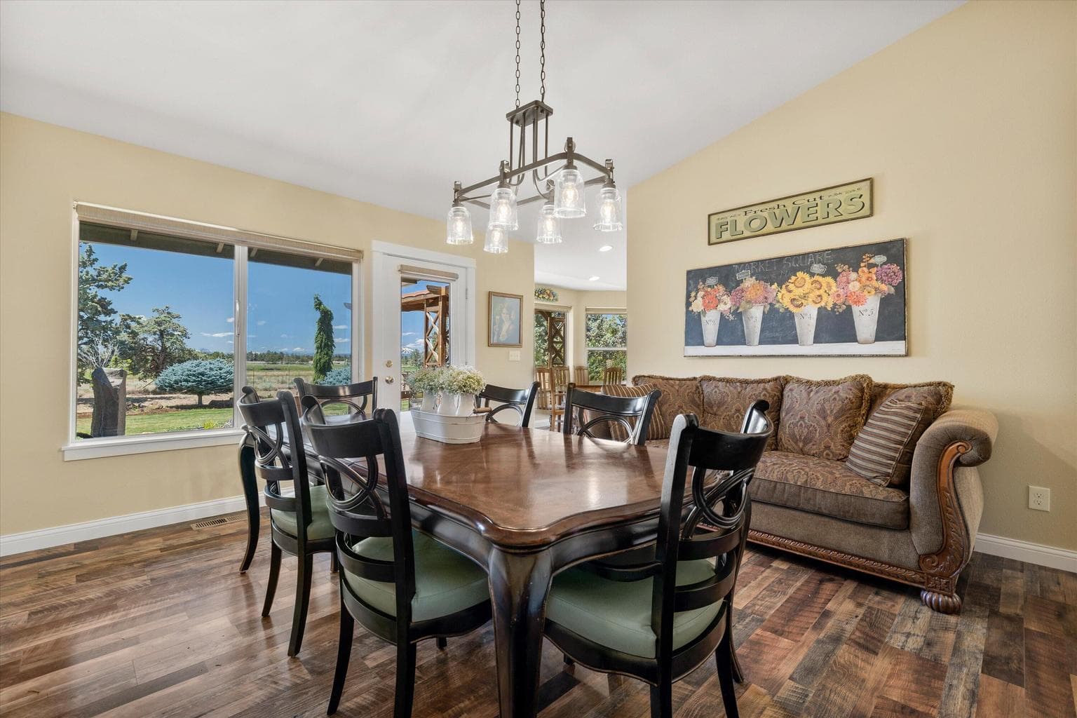 Formal dining room