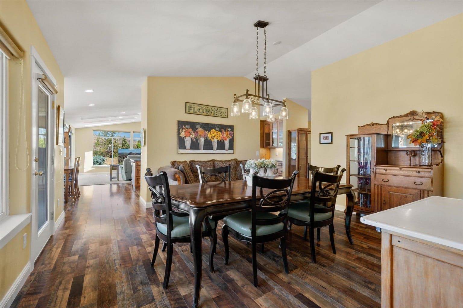 Formal dining room