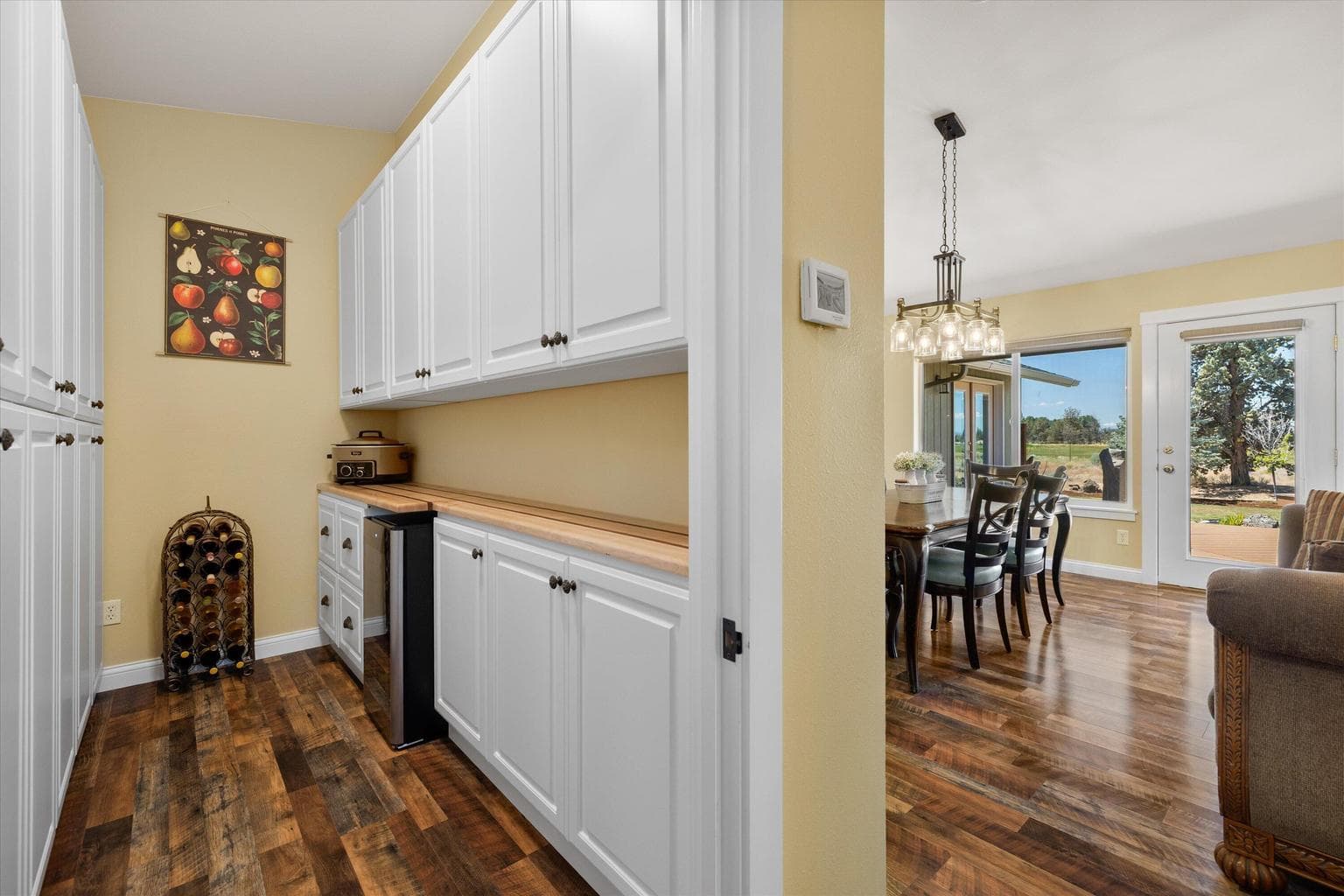 Walk-in butler's pantry