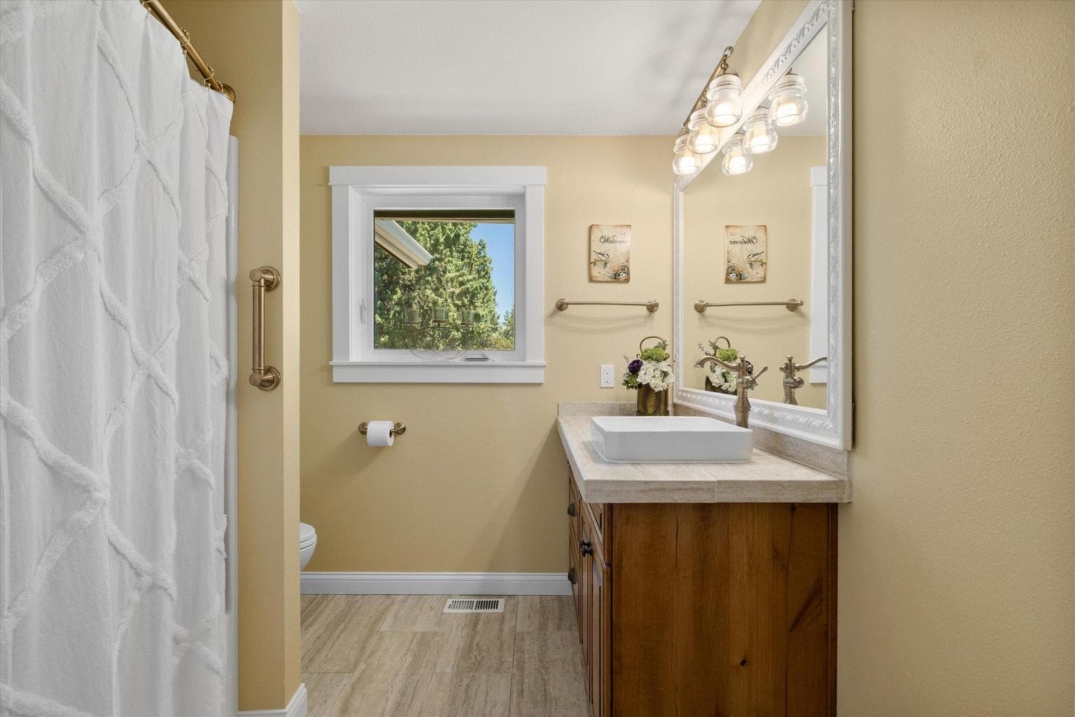 2nd bathroom