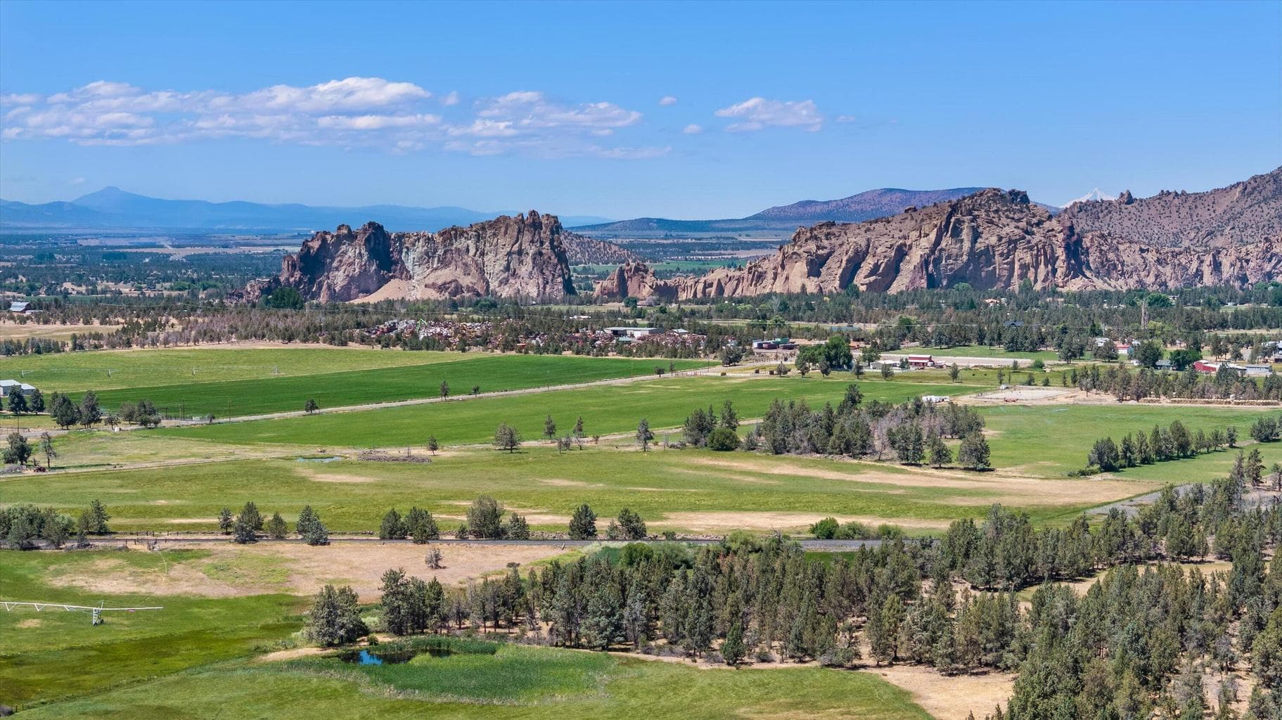 360 panoramic views, including Smith Rock