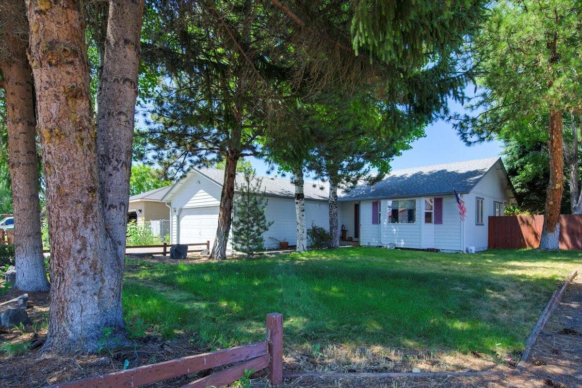Photo of 981 3rd 1 of 24