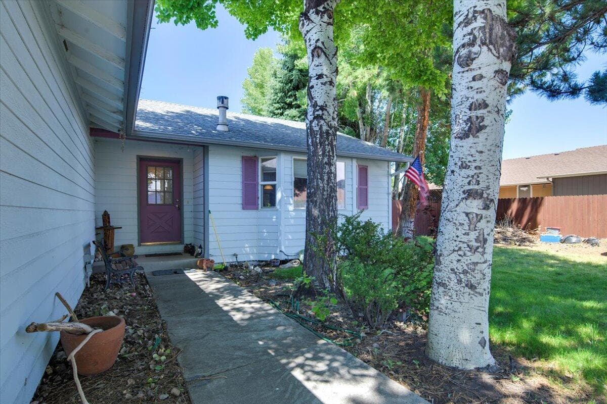 Photo of 981 3rd 2 of 24