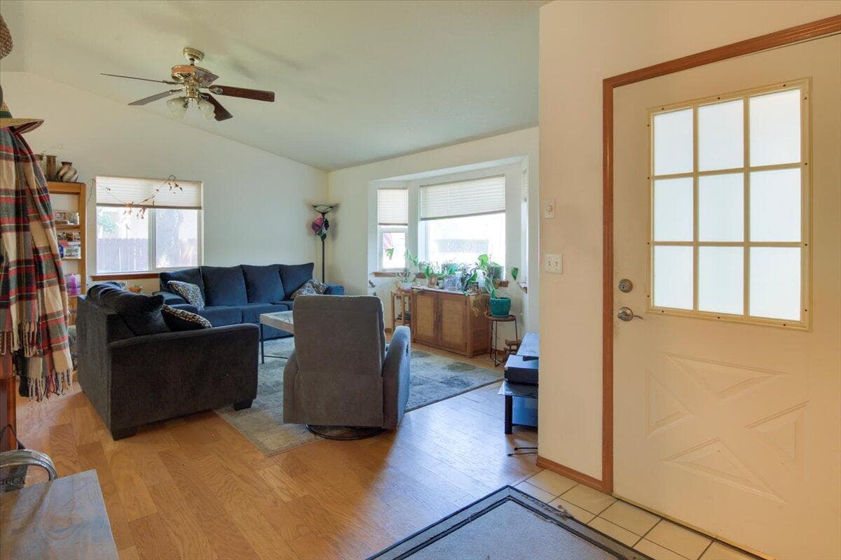 Photo of 981 3rd 5 of 24