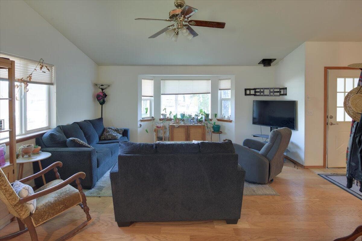 Photo of 981 SE 3rd Street 6 of 24