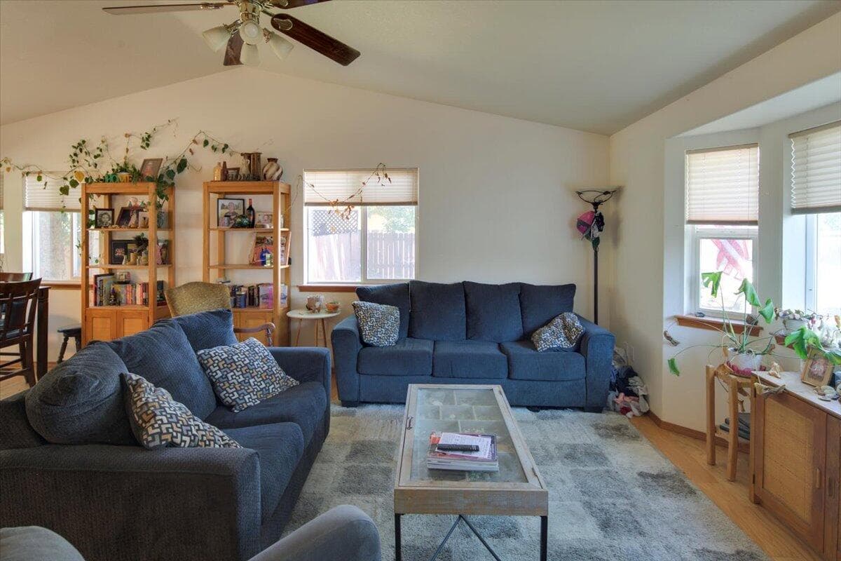 Photo of 981 SE 3rd Street 7 of 24