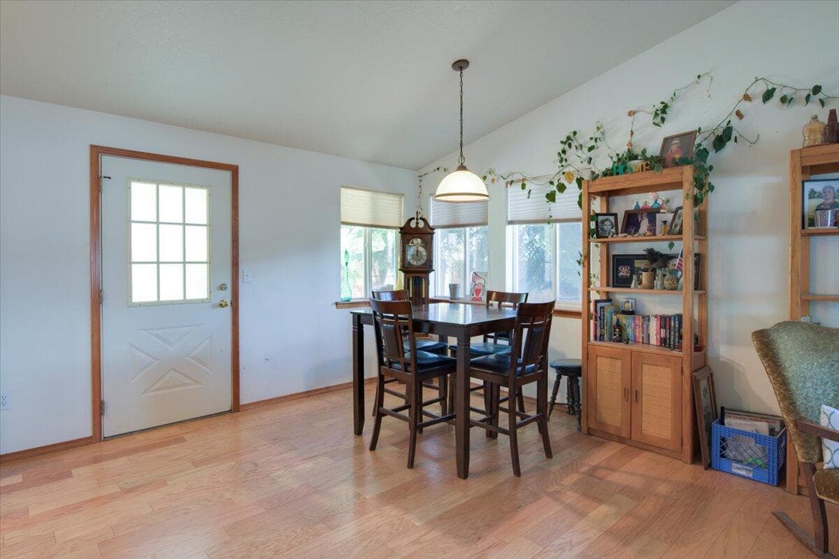 Photo of 981 SE 3rd Street 14 of 24