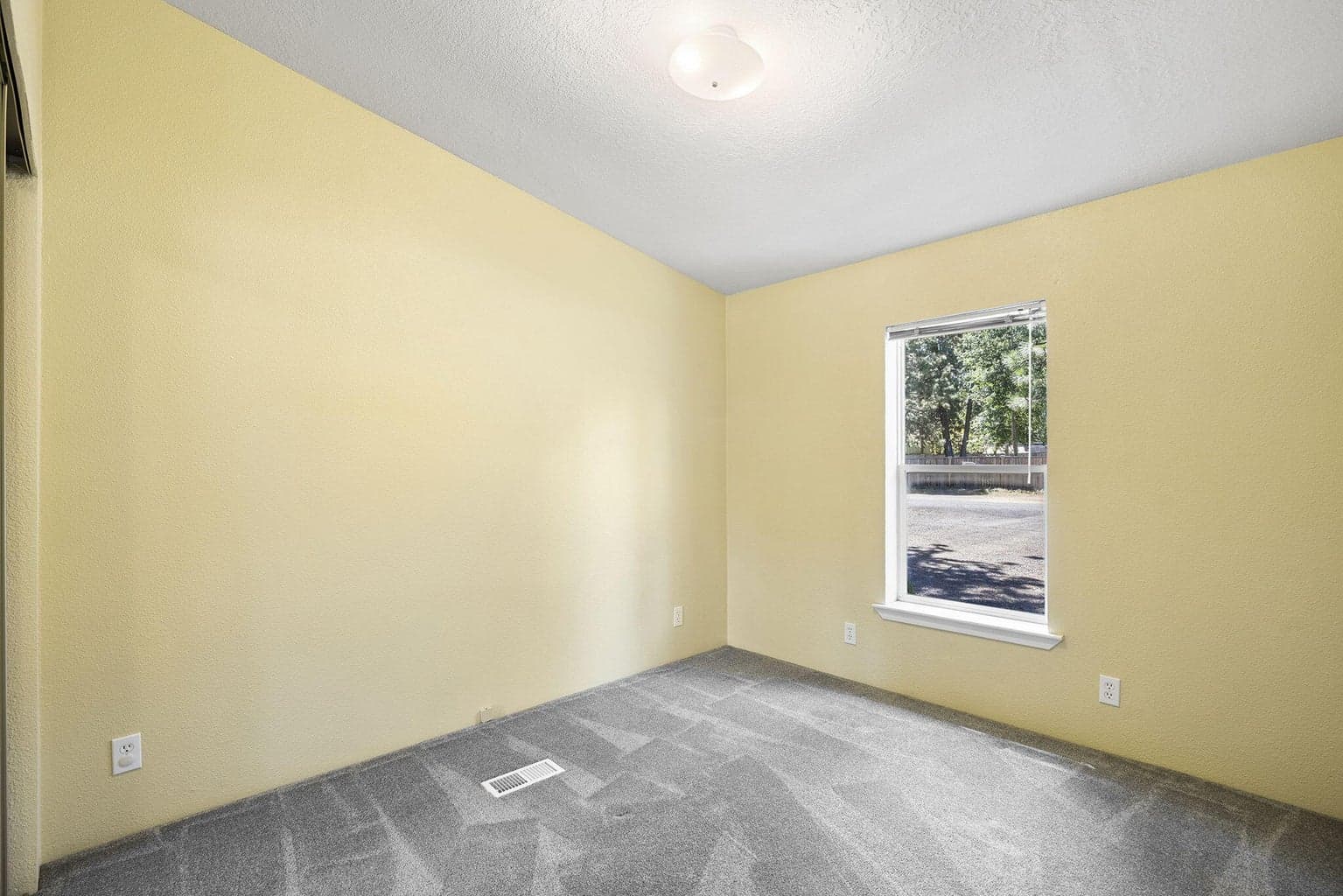 Photo of 19252 Kiowa Road 18 of 37