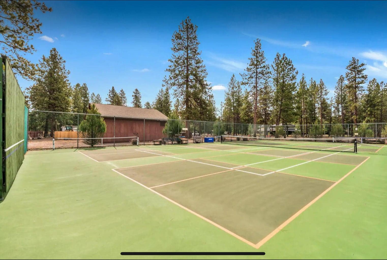 community pickleball and tennis courts