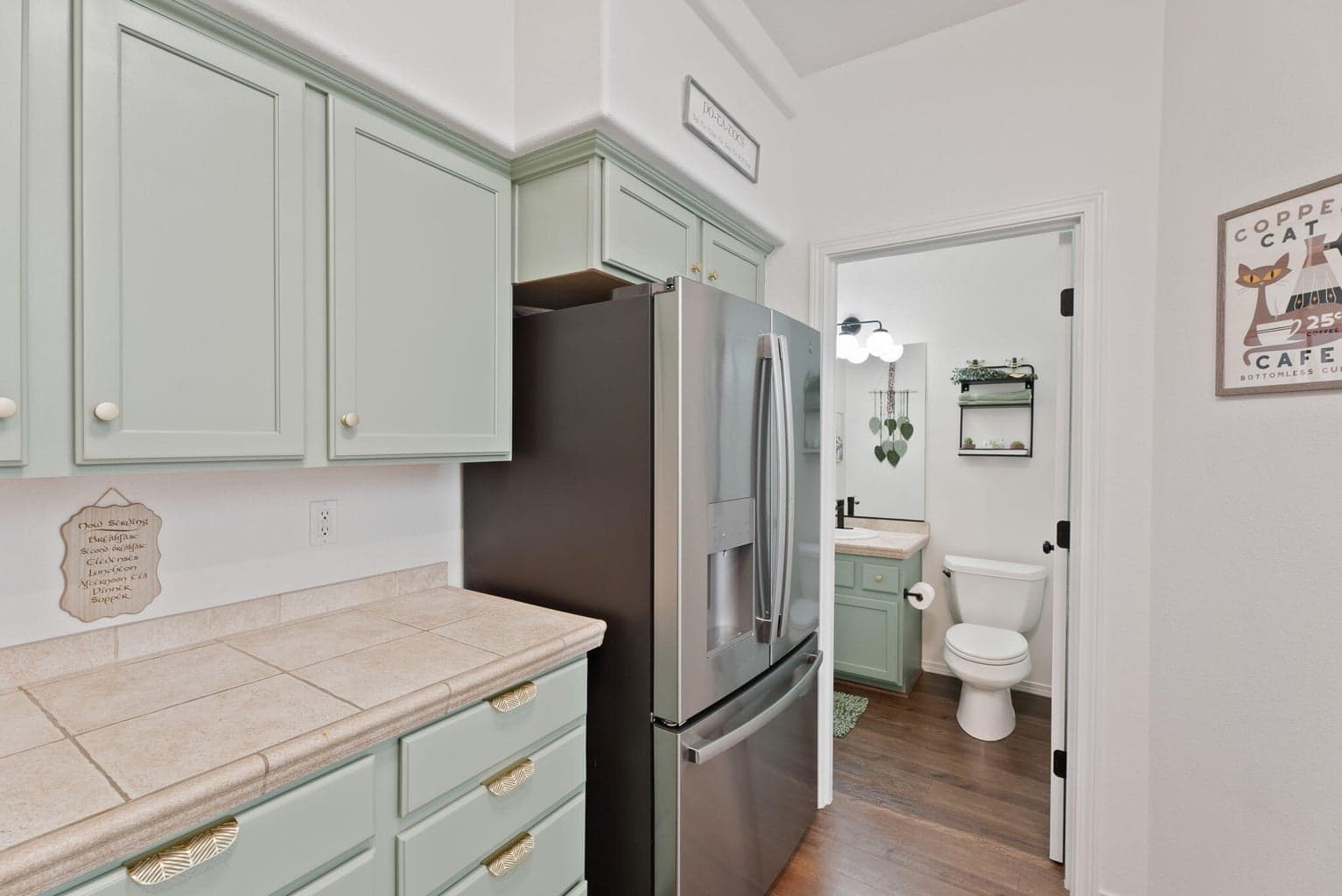 Photo of 2420 NW Dogwood Avenue 9 of 35