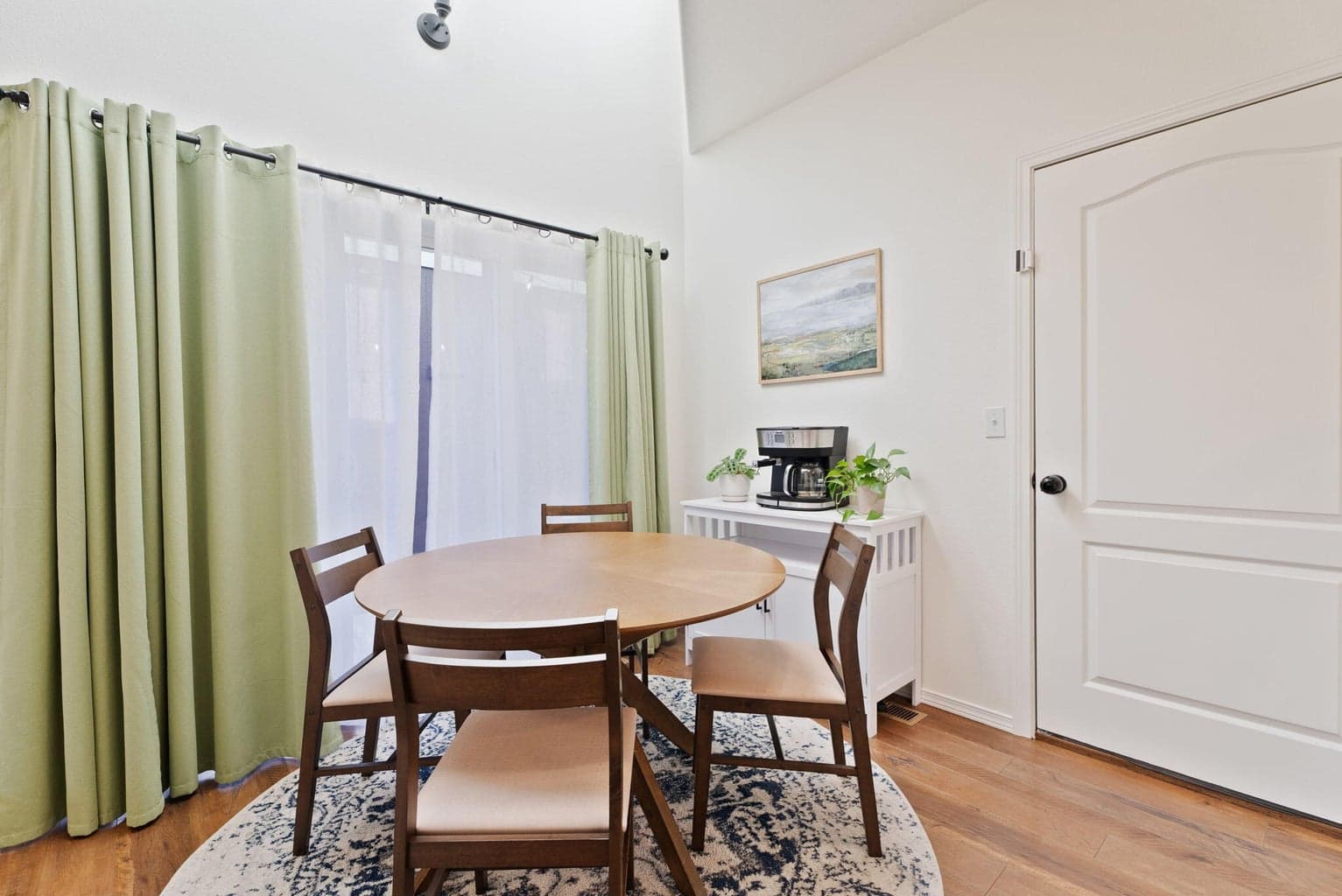 Photo of 2420 NW Dogwood Avenue 13 of 35