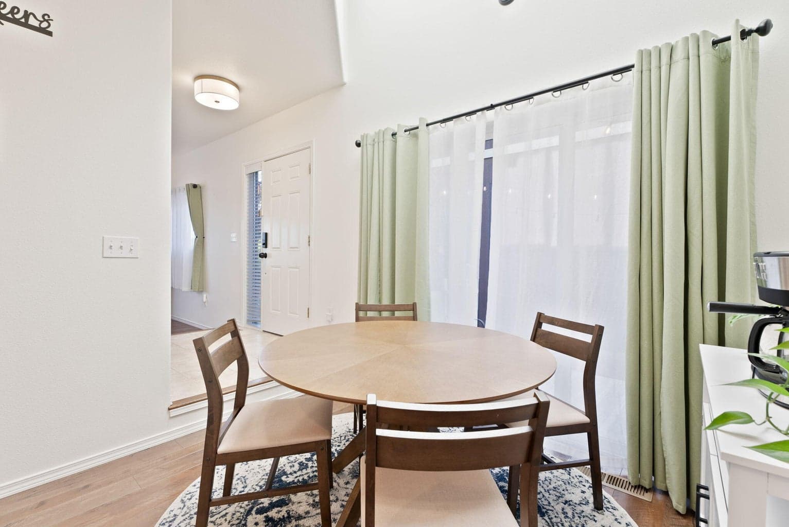 Photo of 2420 NW Dogwood Avenue 12 of 35